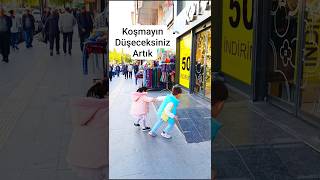 Koşmayın Düşeceksiniz Ahmet Enes Çekme Kardeşini Bak Düşersiniz