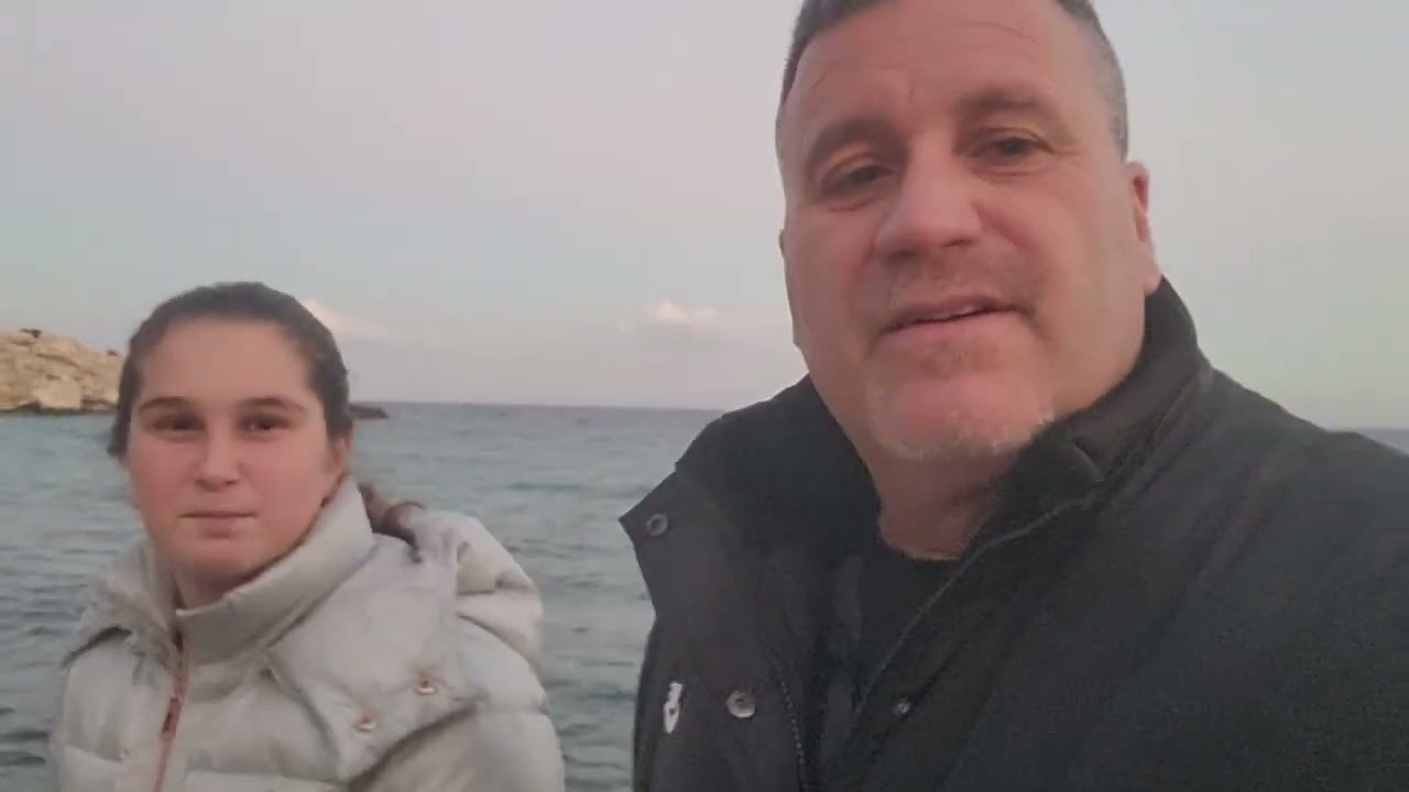 Σάμος Κοκκάρι Χειμωνάς 5/1/25 περπατώντας με τη κόρη μου