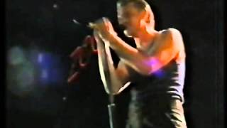 Larry Mullen Jr. cantando Dirty Old Town