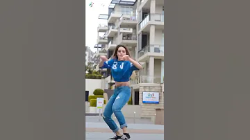 احلى بنت ترقص على أغنية روعة 