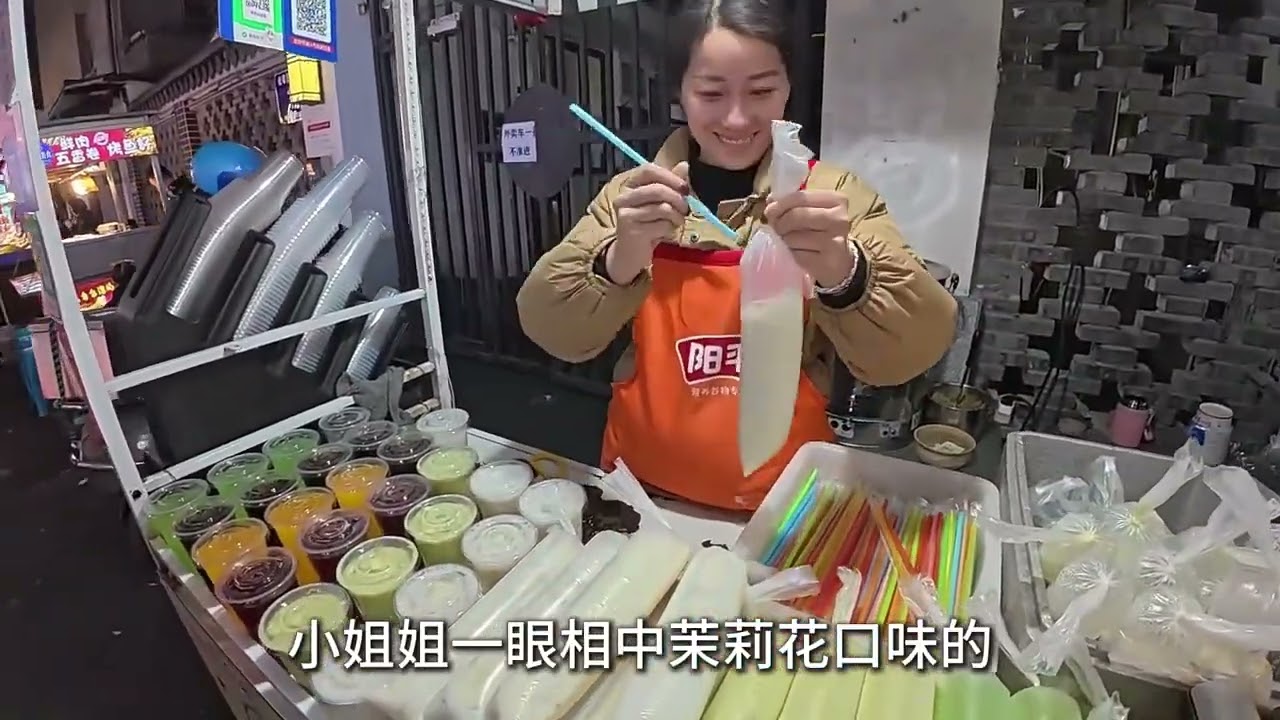 英国夫妻用10美元（70元）挑战成都夜市！#外国人在中国#外国人真会玩#成都美食#抚琴夜市#歪果仁