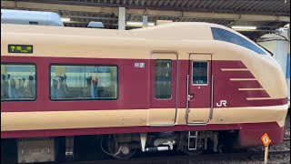 【臨時特急鎌倉号（復路）】E653系1000番台ｶﾂK70編成（国鉄特急色風塗装）が臨時吉川美南行きとして側面臨時幕で静かに南越谷駅2番線を発車するシーン（8089M）2024.4.28