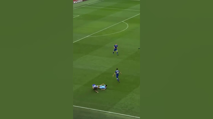 The worst tackle in Premier league history.. 😬😬🔵