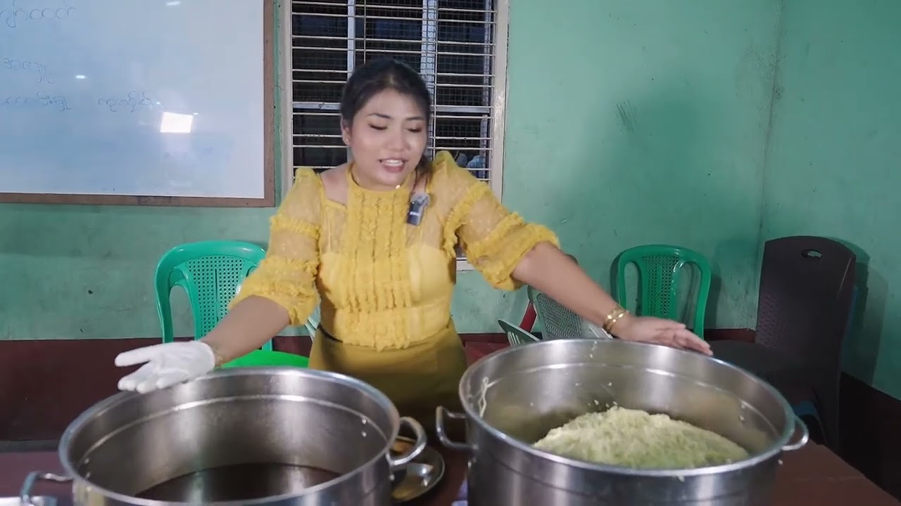 Donation with htaw sichum Marlar