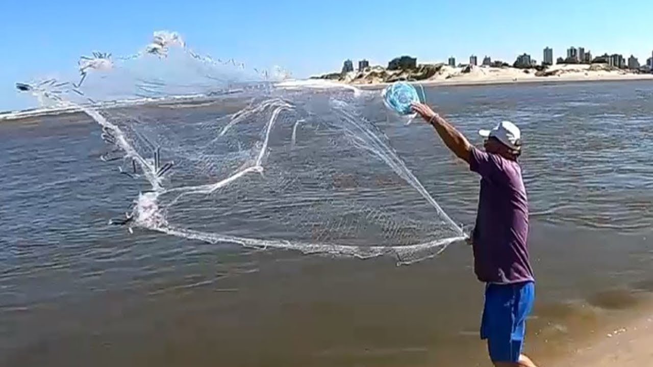 Tainhas e Robalos na Boca da Barra ( Pesca de Tarrafa )