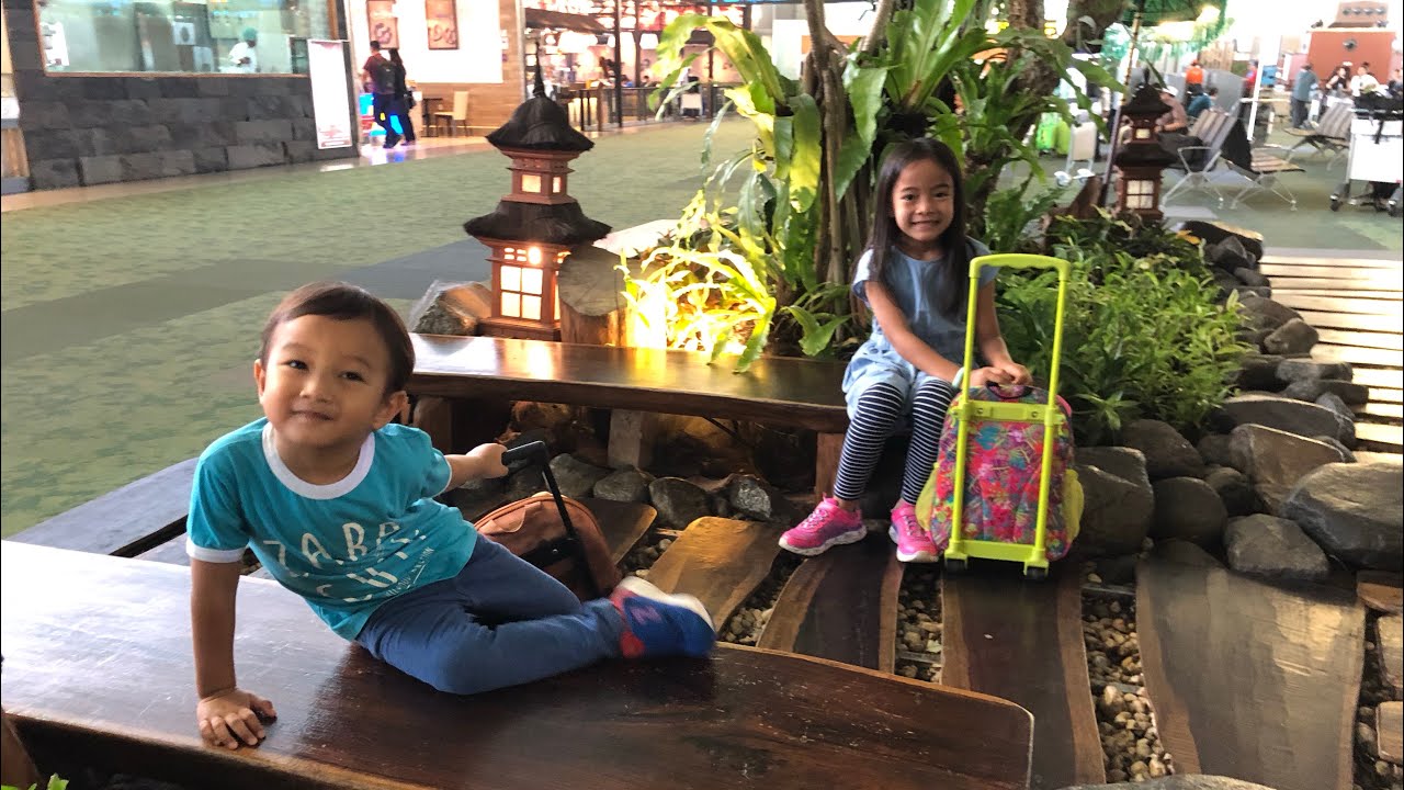 Zara Cute Jalan Jalan dan Belanja SERBA UNICORN di Terminal 3 Bandara Soetta | Jemput - Kangen Papa