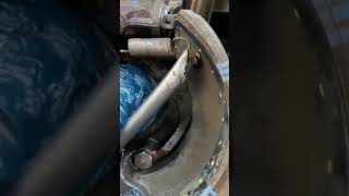This is how to install a spring on its hook by pulling it with a rod#automobile