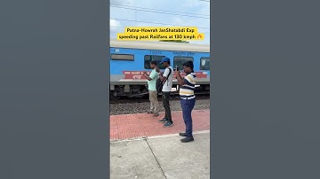 Patna-Howrah JanShatabdi Exp speeding past Railfans at 130 kmph 🔥