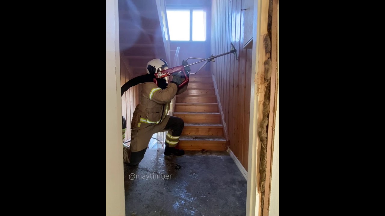 Cobra cutting extinguisher
