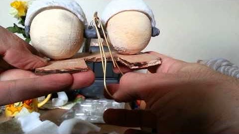 Puppet eye blink mechanism