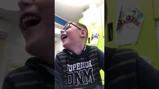 Andy Is Aan Het Lachen