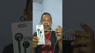 Headset kabel dengan jack 3.5mm praktis tinggal colok ke hp suaranya mantap banget