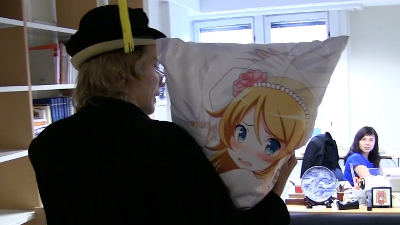 Weeaboo Wants To Get Married With His Body Pillow LEGALIZE 2D ANIME