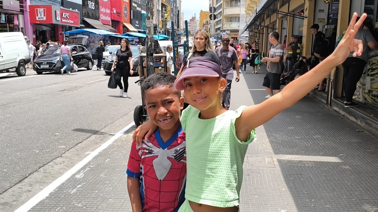 FOMOS CONHECER A 25 DE MARÇO 🎁🎁