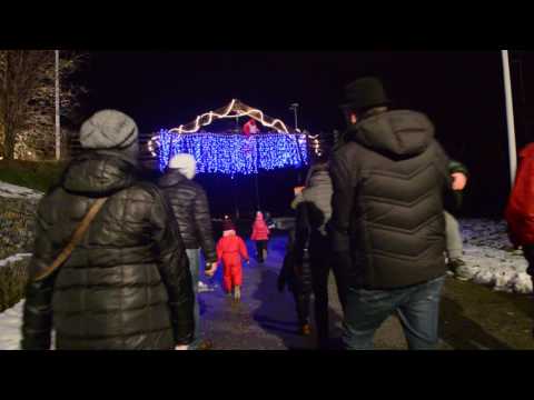 Video: Incontra I Fan Di Pok Mon Che Inviano Centinaia Di Mostri Rari Ai Bambini Il Giorno Di Natale