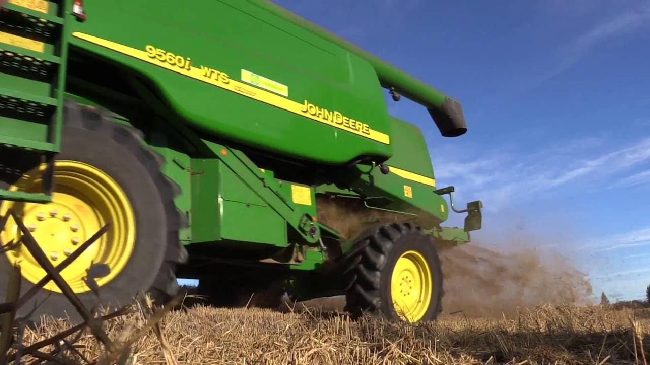John Deere 9560i WTS Combine harvester