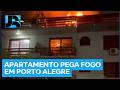 Apartamento pega fogo e prédio é esvaziado em Porto Alegre, no Rio Grande do Sul