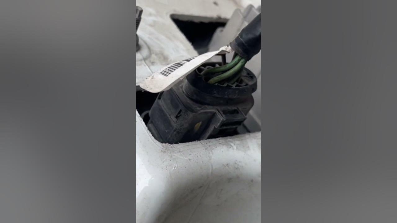 Freightliner cascadia headlights not working fix! YouTube