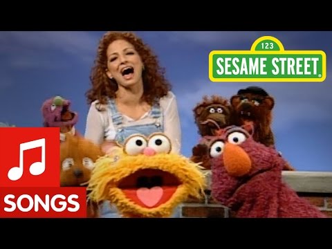 Sesame Street: Hola