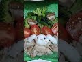 『豚肉・しいたけ・ブロッコリー・小松菜炒めのワンプレート・ミディトマト、目玉焼き乗せ』