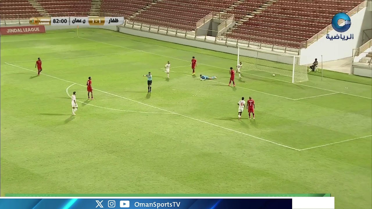 مباراة نادي ظفار ونادي عمان ضمن دوري جندال لكرة القدم