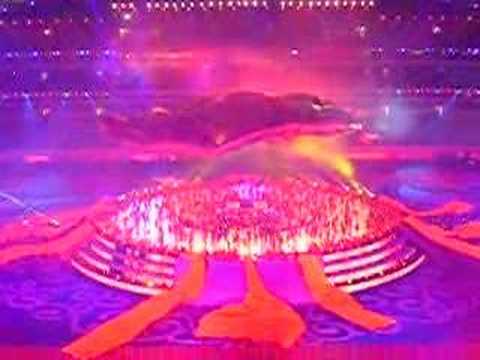The opening ceremony of the Chinese National Games of 2005 held in the new olympic statium in Nanjing. It is said that this ceremony is a preview on the Olympic Games in Beijing 2008. Well, I have to admit...it was one hell of a show! Absolutely breathtaking!