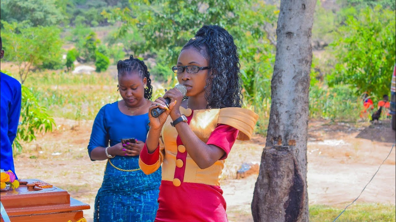 LIZ MUSASI --SYANA NDIWA LIVE PERFORMANCE 