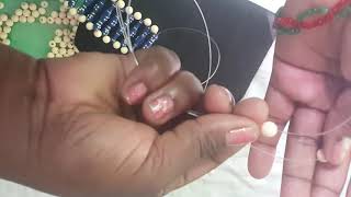 Tengeneza pochi kwa kutumia shanga na chupa au paipu