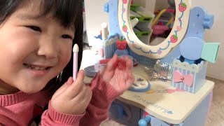 リアルドレッサーのおもちゃでお化粧ごっこ！おゆうぎ Pretend Play Kids Makeup as Dresser toys