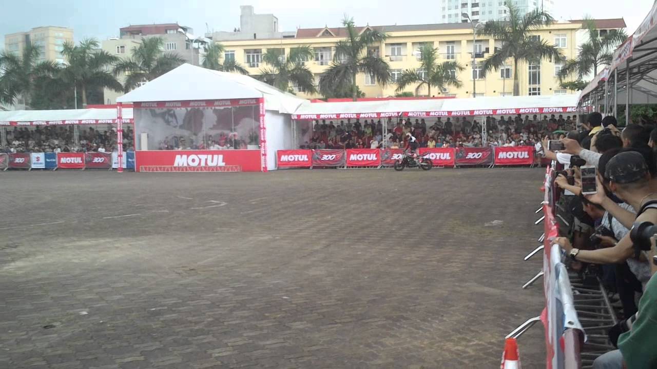 Leah Petersen and Aaron Twite in Vietnam Stunt Fest 2014