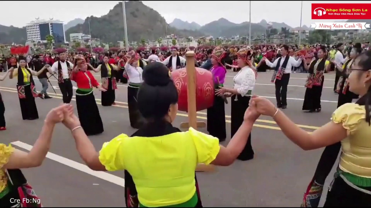 Nhạc Múa Xòe Tây Bắc Múa Xòe Tại Quảng Trường Tây Bắc Sơn La Mừng Xuân Canh Tý 2020
