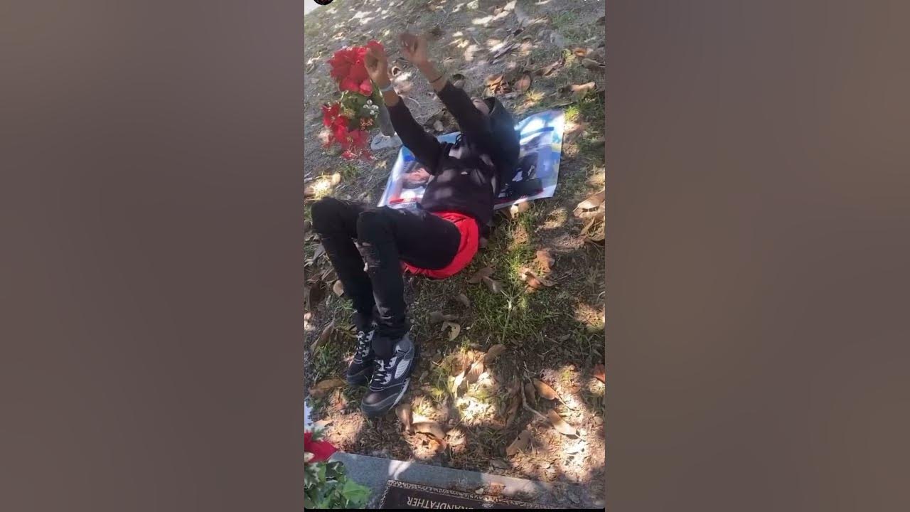 Julio foolio at YUNGEEN ACE BROTHER 23 GRAVE SITE FOR MUSIC VIDEO  #florida #juliofoolio #yungeenace