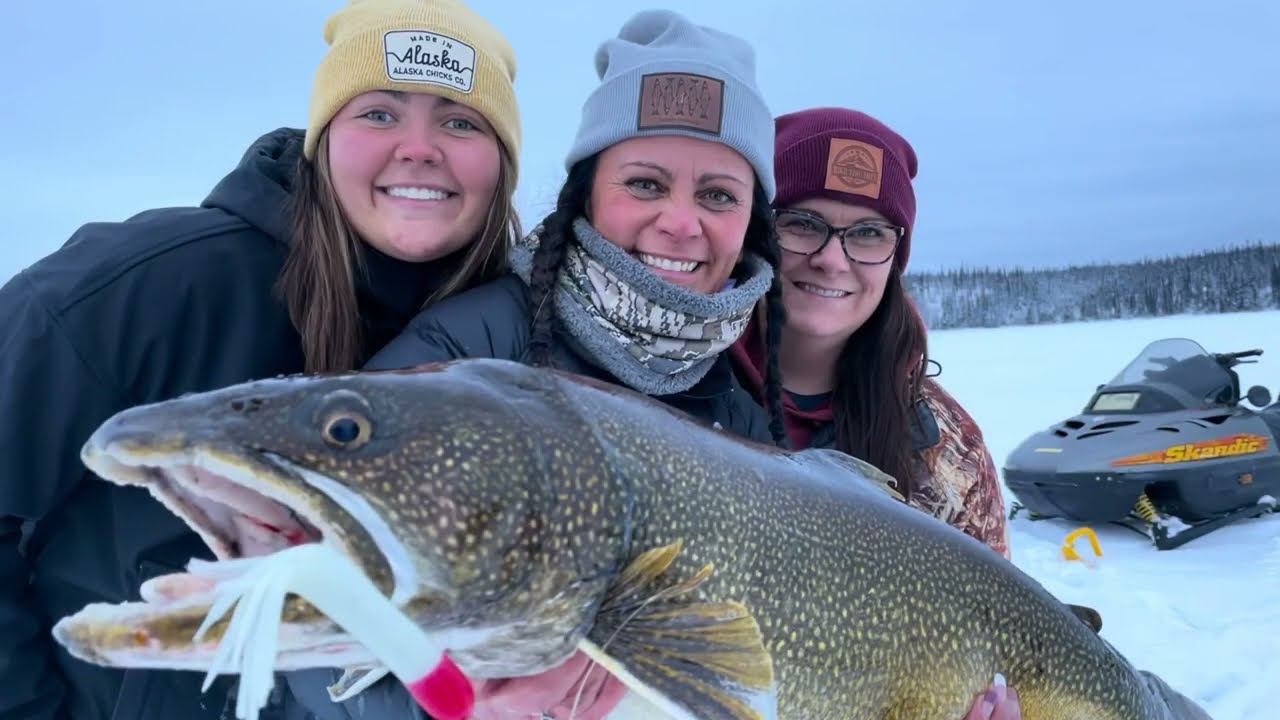 Lake Trout Ice Fishing With Livescope PLUS (LVS 34) 