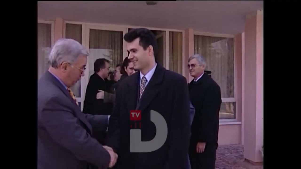 Ekskluzive, pamje kur Hashim Thaçi dhe Ibrahim Rugova nga Parisi në 1999 u kushtëzuan të kthehen në