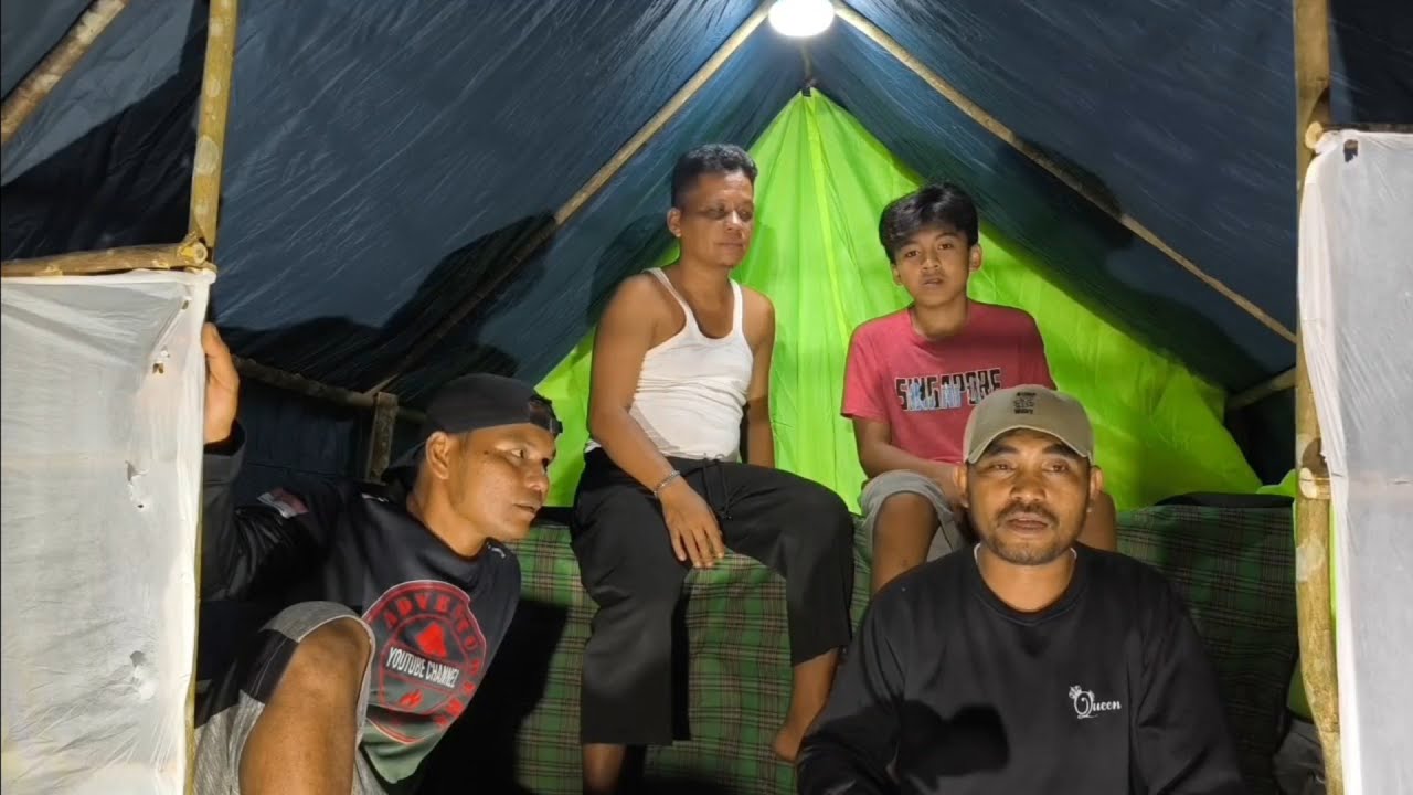 Camping membangun shelter di hutan, kami ketakutan ada hantu mengerikan, tidur nyenyak sampai pagi 