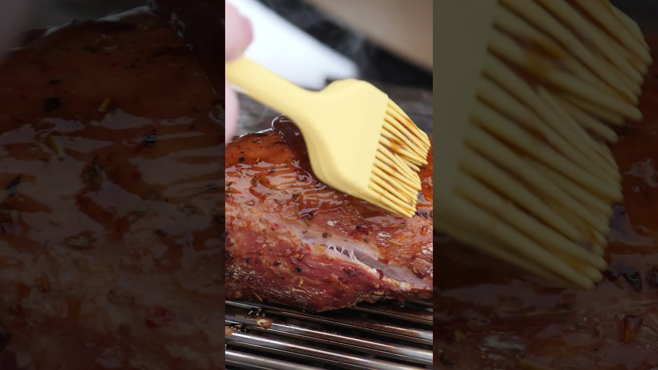 Вырезка копченая в керамическом гриле Green Kamado