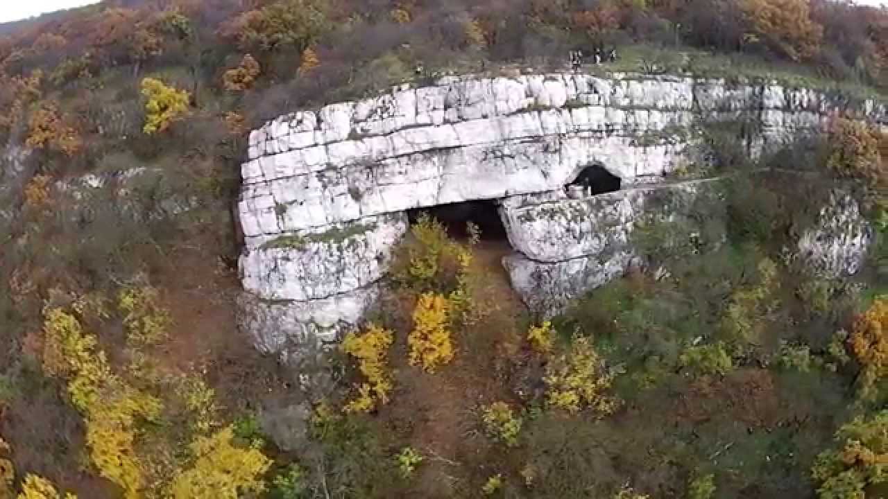 Turul emlékmű és Szelim-barlang (Tatabánya)