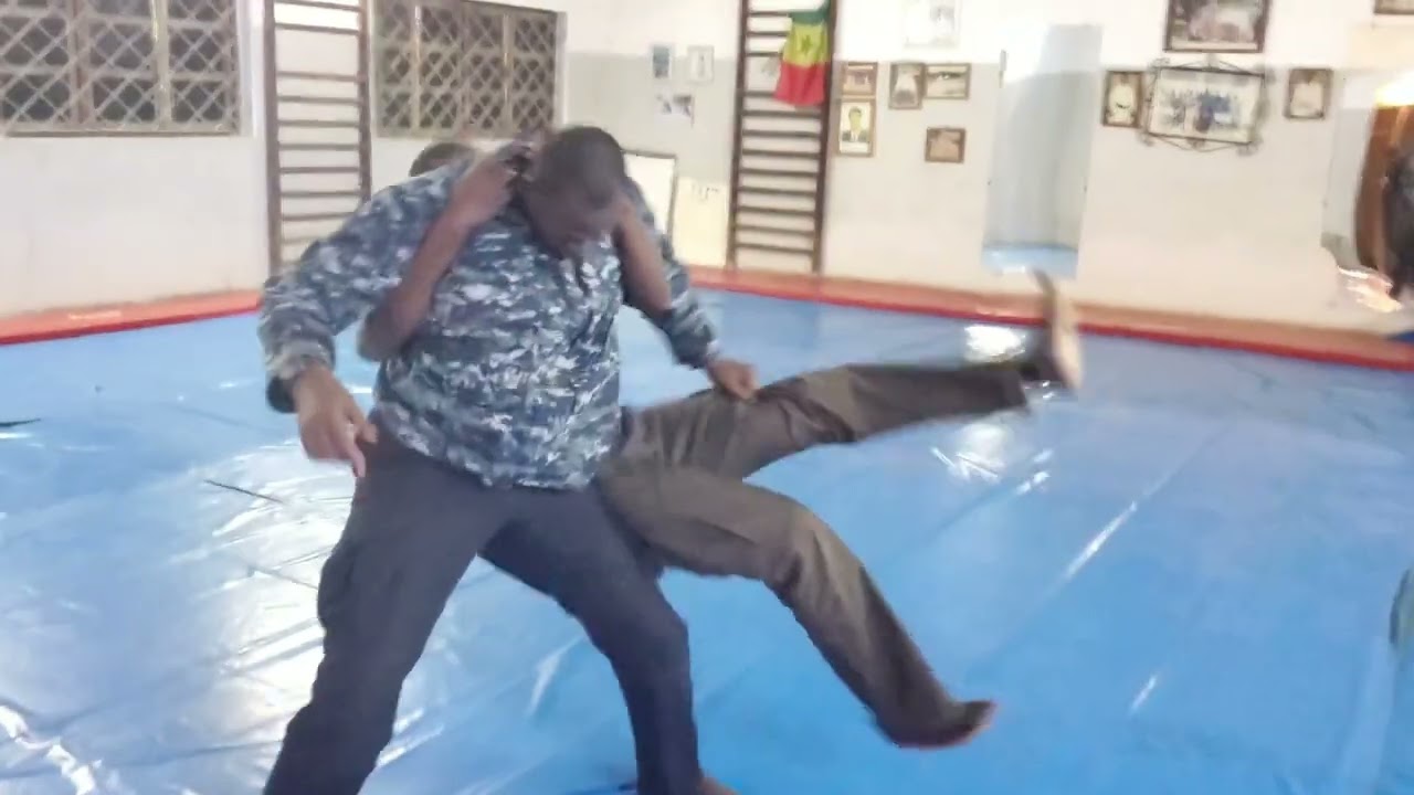 comment sortir d'une Clé Double Nelson.