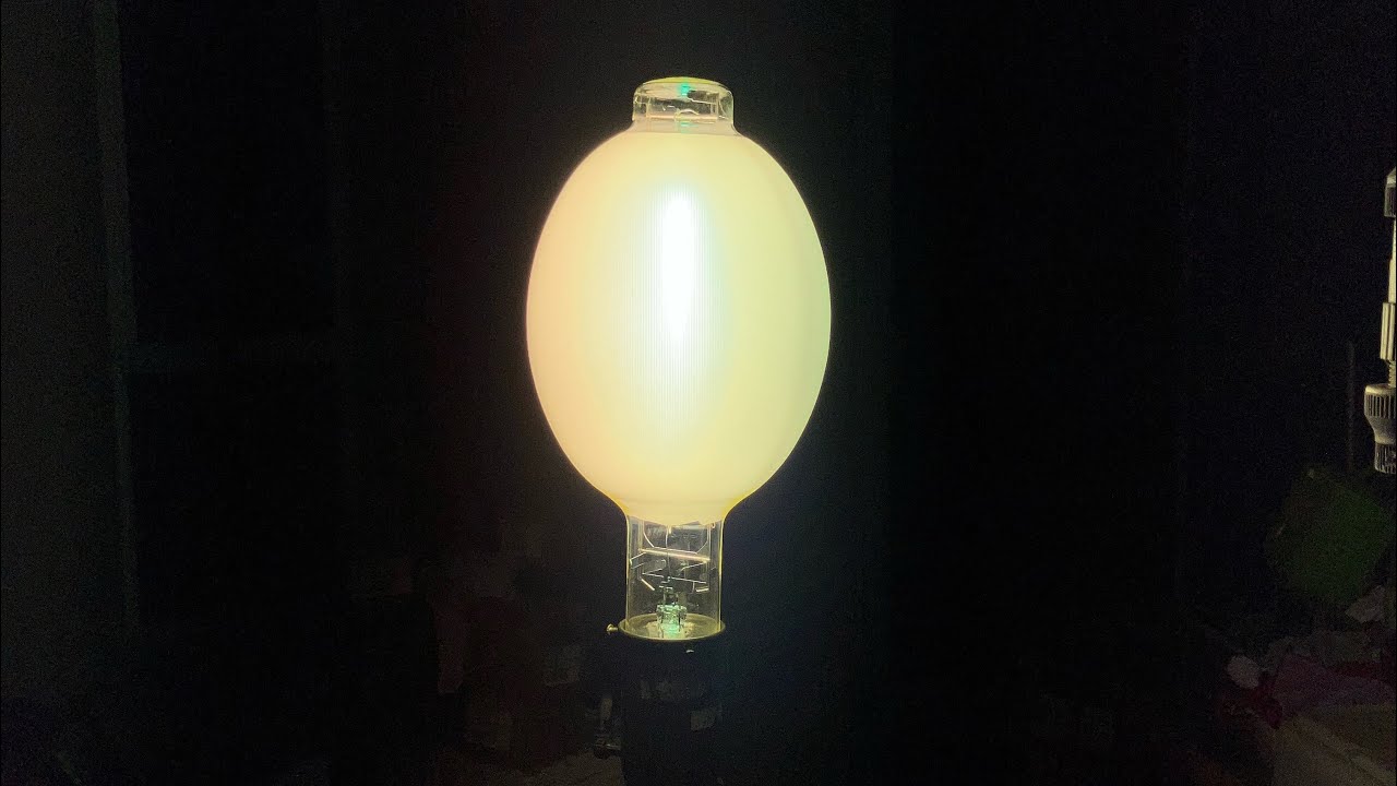 ITT /DX Coated 1000W H34 Mercury Vapor Lamp Turning On