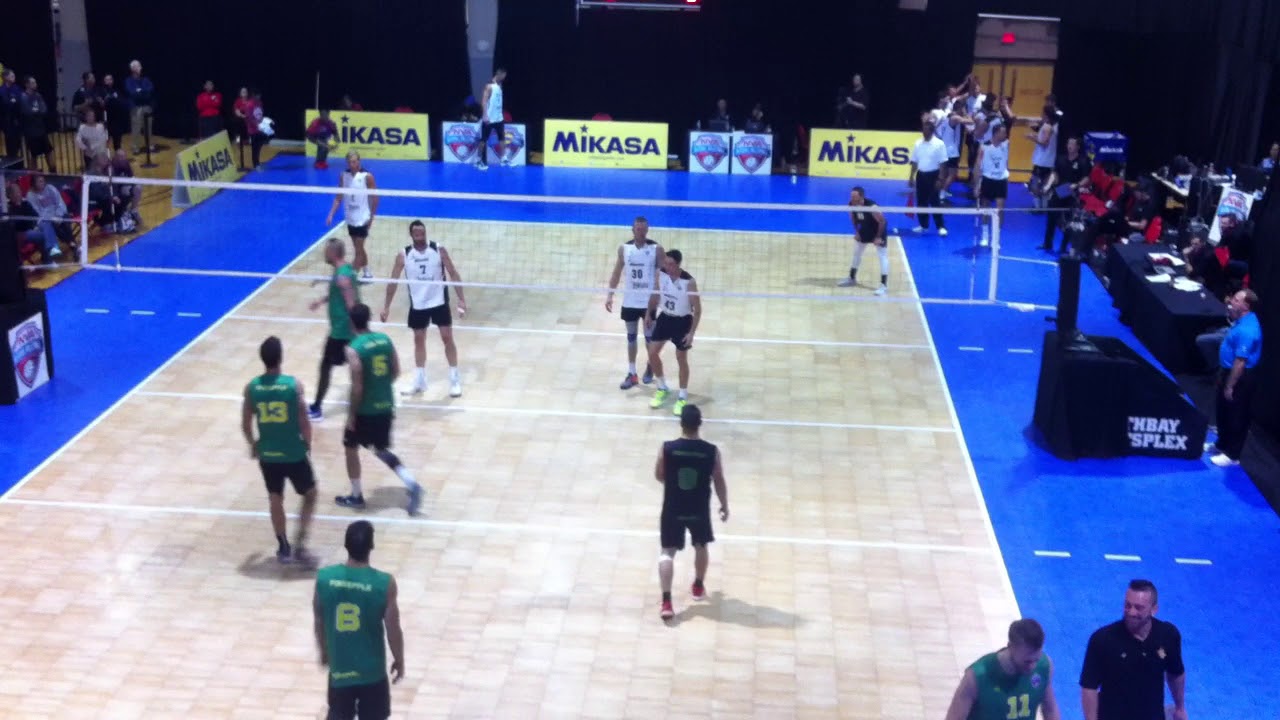 David Lee Block vs Pineapple!!!