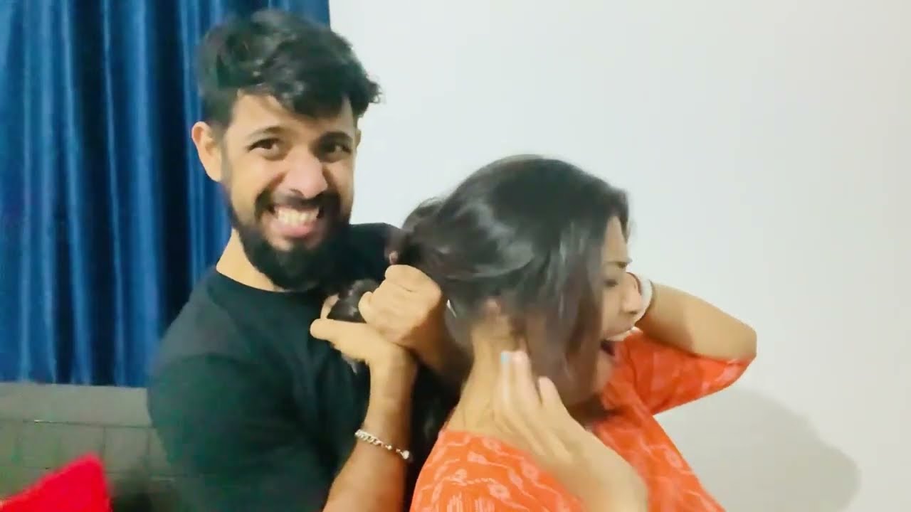 Romantic hair pulling with husband 😍 #hairpulling #hairplay #haircomb #indianvloggerswarnali