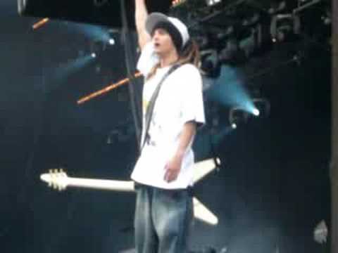 Tokio Hotel @ Werchter Boutique -  Live every second (Tom fucks his guitar)