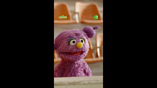 الصديق الحقيقي يقف بجانبك عندما تشعر بالتوتر