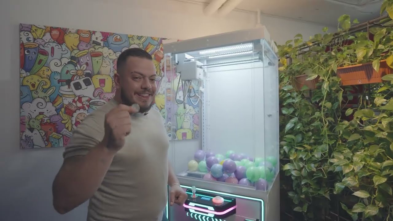 PartyBox Claw Machine - Classic arcade. High Engagement