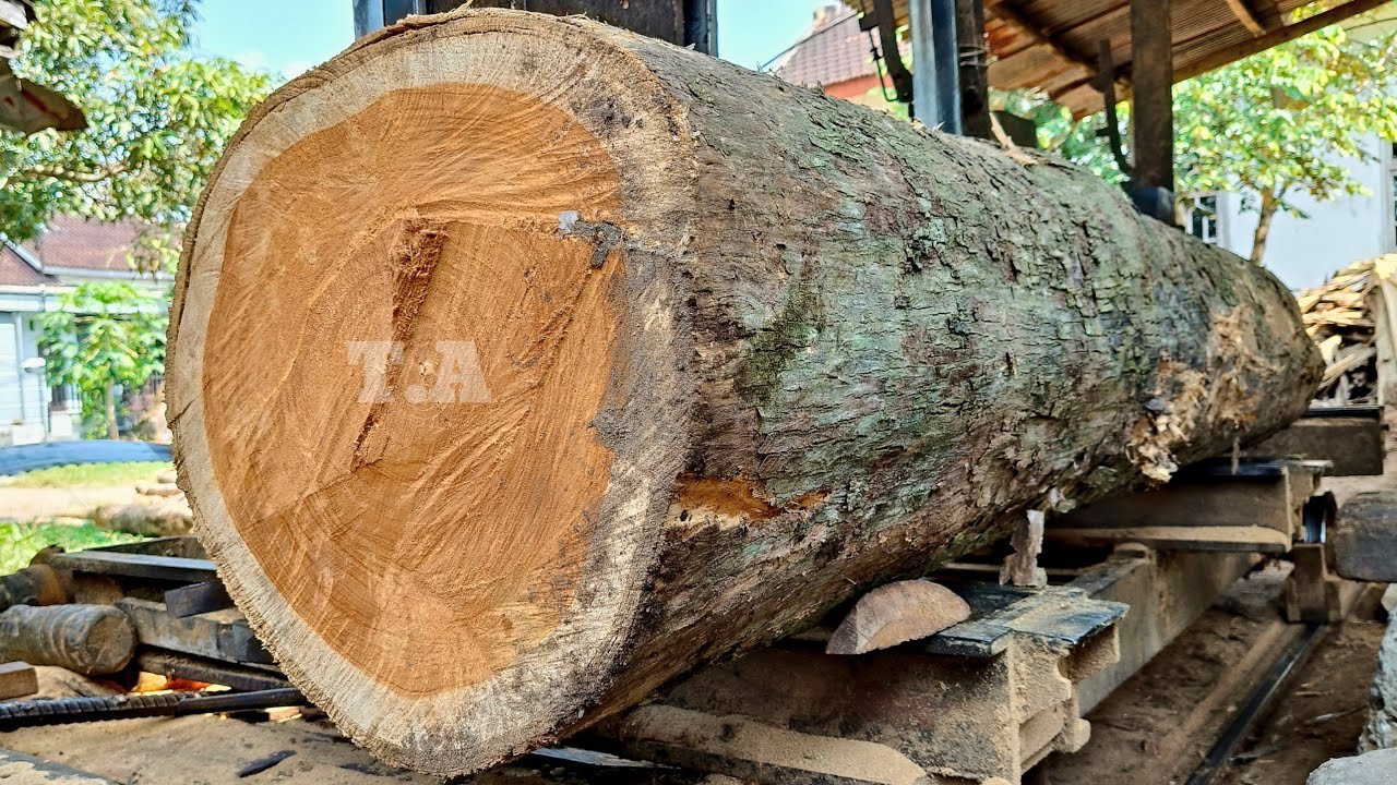 The production process of beautiful old teak wood 7x14cm boards and beams #05