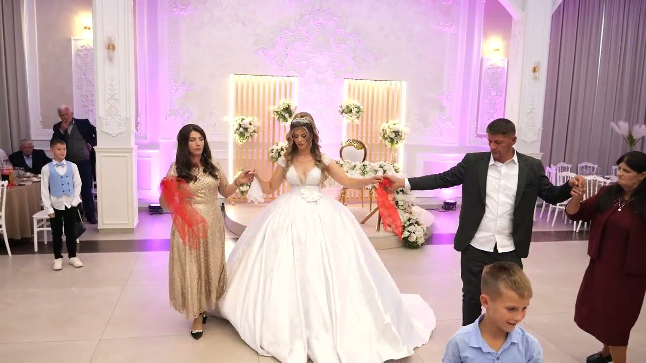 Dasma; Valentina & Selim - vallja e familjes...kengetar Migen Hoxha