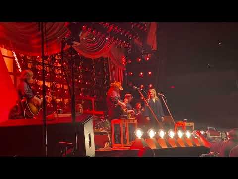 Cover Chris Stapleton-Fire Away-Charleston, WV 7-9-22 @ChrisStapletonVEVO @chrisstapleton