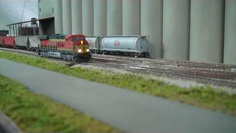 Fox Valley Models ES44AC w/Flashing Ditch Lights!