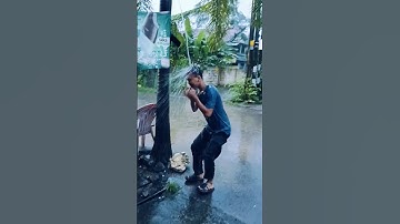 Mandi Hujan 😂🥶 Dingin Seruu#viralvideo #shorts #hujan #mandi #funny #comedy