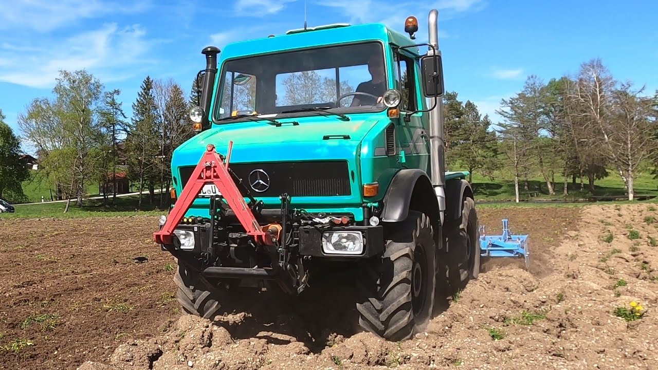 Unimog U1600 Agrar unterwegs mit Lemken-Kreiselegge; Unimog und MB trac in Oberbayern